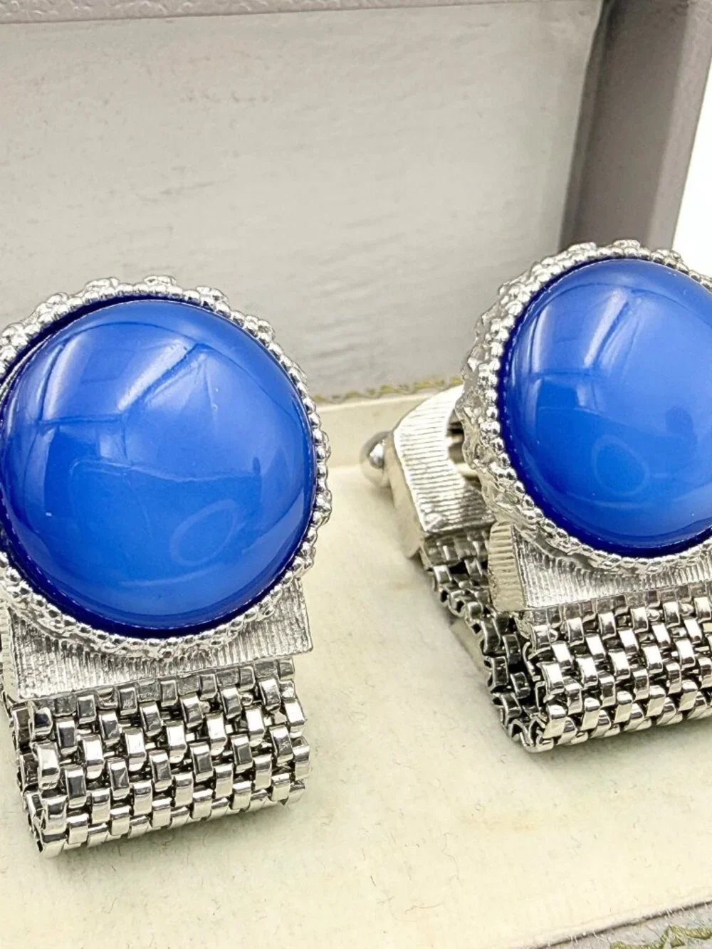 Charming Retro Style MCM Blue Thermoset Cab Silver Plated Mesh Cufflinks
